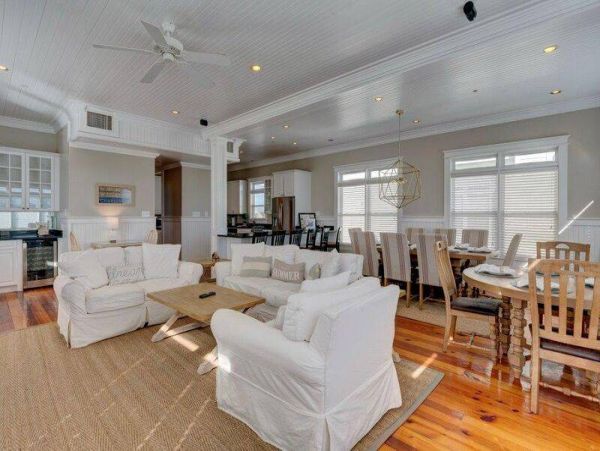 Island-Style Vacation Rental with 8 Bedrooms in Isle of Palms