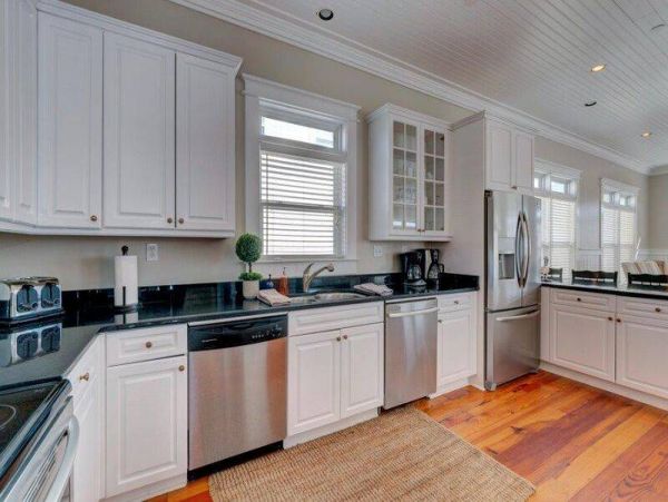 Island-Style Vacation Rental with 8 Bedrooms in Isle of Palms