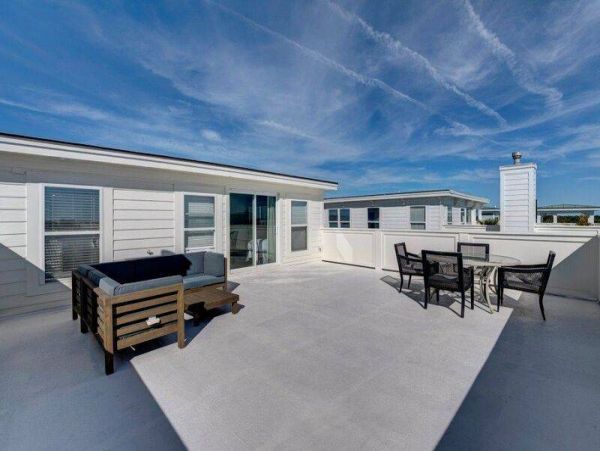 Island-Style Vacation Rental with 8 Bedrooms in Isle of Palms