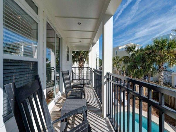 Island-Style Vacation Rental with 8 Bedrooms in Isle of Palms