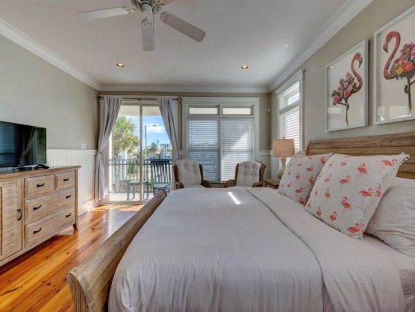 Island-Style Vacation Rental with 8 Bedrooms in Isle of Palms