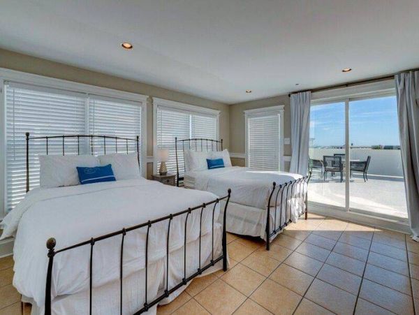 Island-Style Vacation Rental with 8 Bedrooms in Isle of Palms