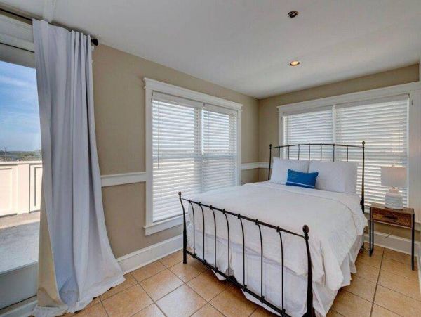 Island-Style Vacation Rental with 8 Bedrooms in Isle of Palms