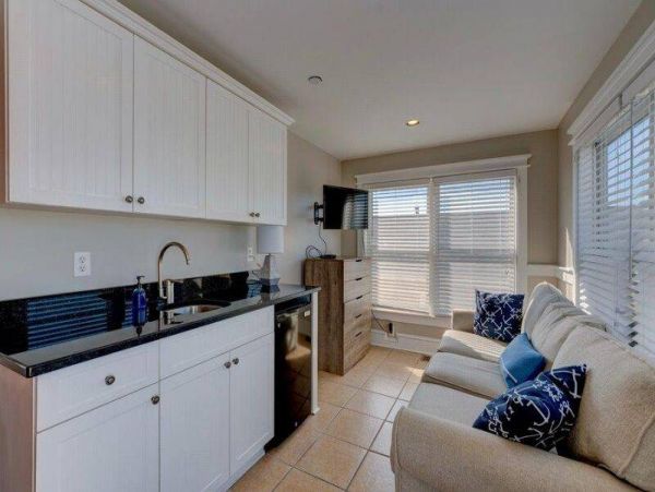 Island-Style Vacation Rental with 8 Bedrooms in Isle of Palms