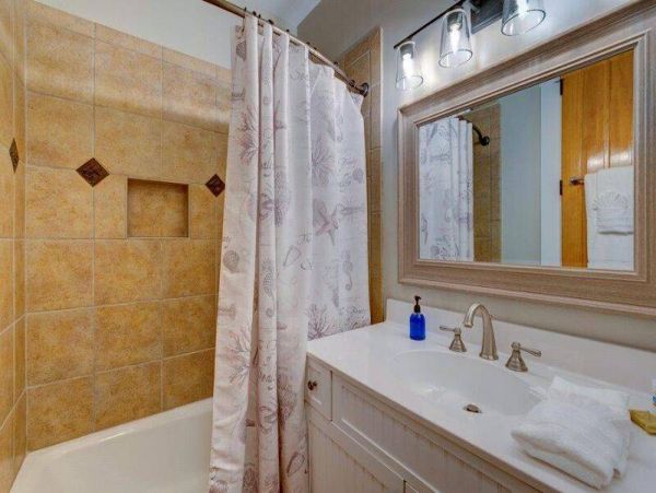 Island-Style Vacation Rental with 8 Bedrooms in Isle of Palms