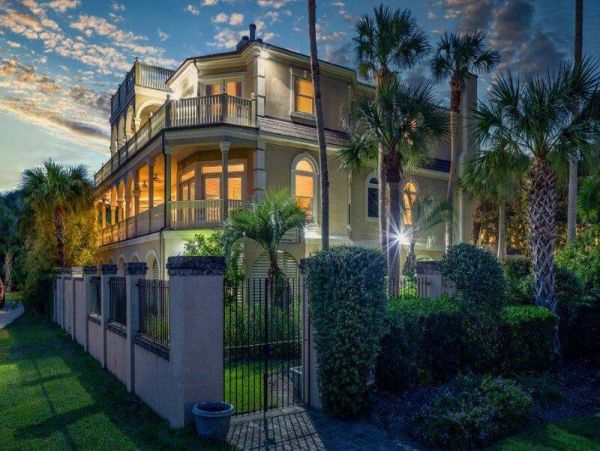 Mediterranean Luxury 8 Bedroom Vacation Home