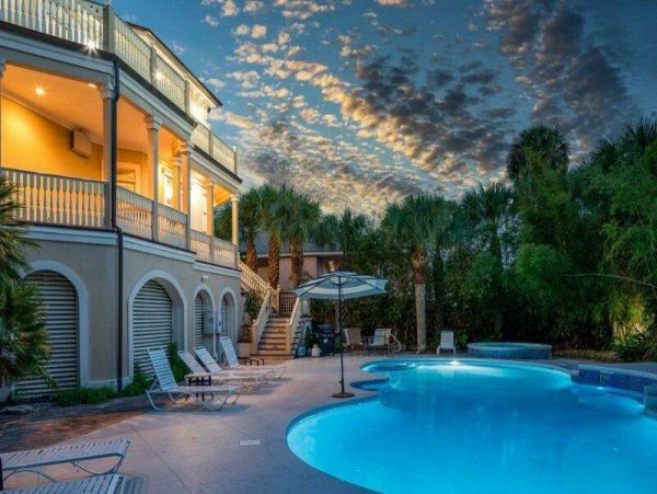 Mediterranean Luxury 8 Bedroom Vacation Home