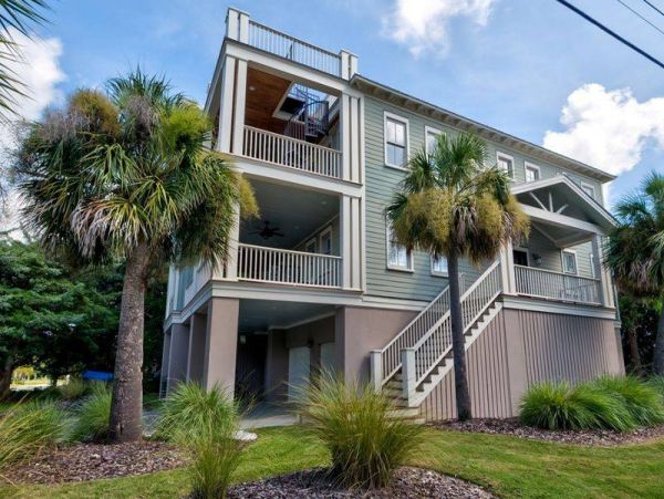Spacious Five Bedroom Vacation Rental in Isle of Palms