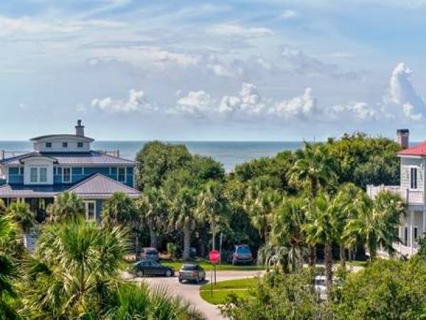 Spacious Five Bedroom Vacation Rental in Isle of Palms
