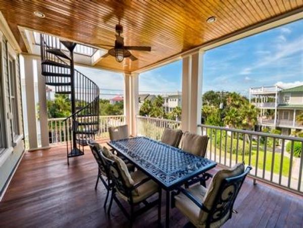 Spacious Five Bedroom Vacation Rental in Isle of Palms