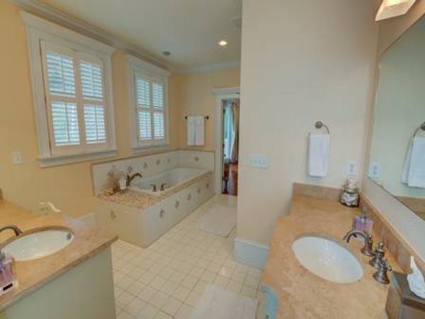 Spacious Five Bedroom Vacation Rental in Isle of Palms