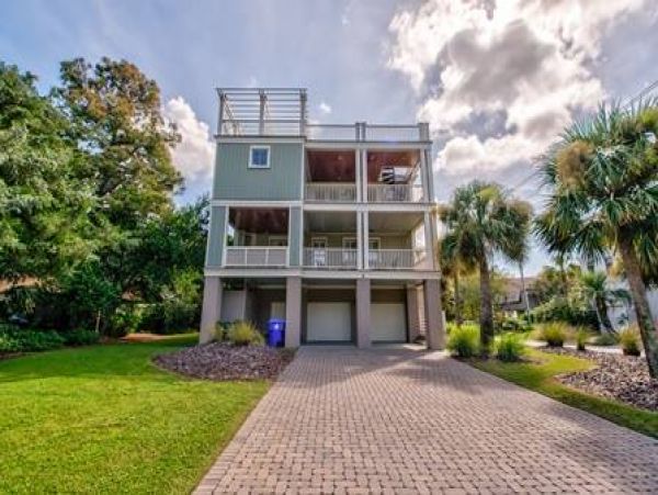 Spacious Five Bedroom Vacation Rental in Isle of Palms