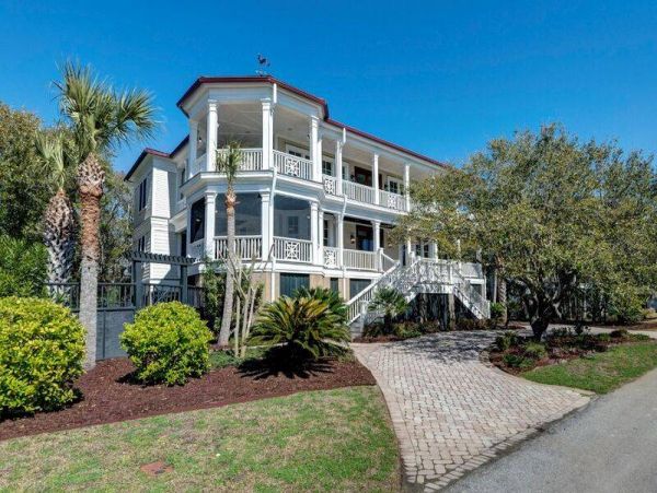 Beach Views Exceptional Interior Isle of Pine Vacation Home