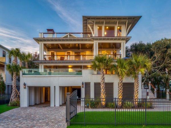 Luxury 5 Bedroom Vacation Getaway Short Walk to Beach