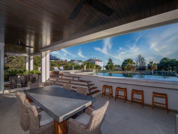 Luxury 5 Bedroom Vacation Getaway Short Walk to Beach