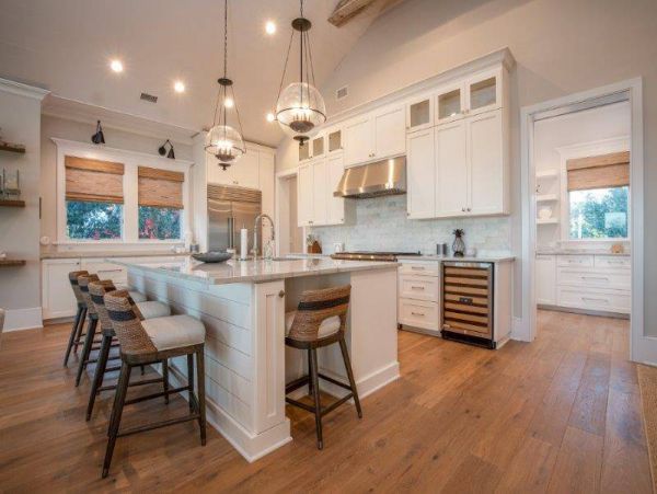 Luxury 5 Bedroom Vacation Getaway Short Walk to Beach