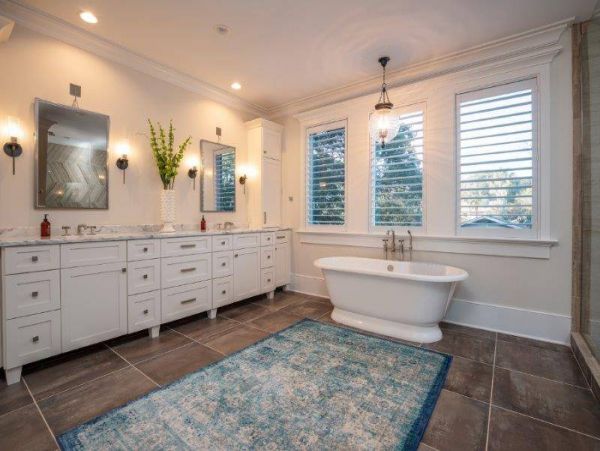 Luxury 5 Bedroom Vacation Getaway Short Walk to Beach