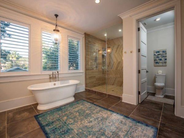 Luxury 5 Bedroom Vacation Getaway Short Walk to Beach