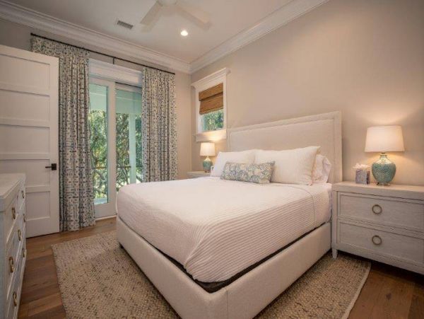 Luxury 5 Bedroom Vacation Getaway Short Walk to Beach