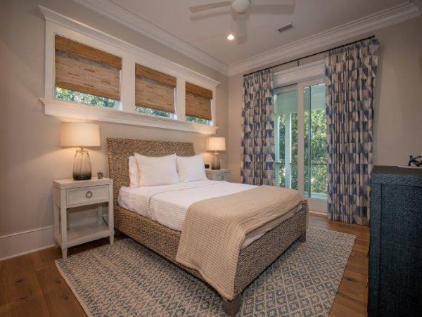 Luxury 5 Bedroom Vacation Getaway Short Walk to Beach