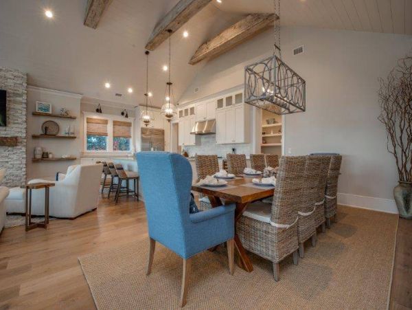 Luxury 5 Bedroom Vacation Getaway Short Walk to Beach