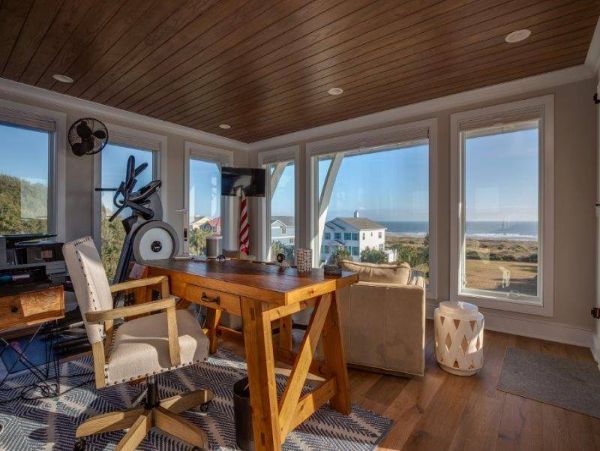 Luxury 5 Bedroom Vacation Getaway Short Walk to Beach
