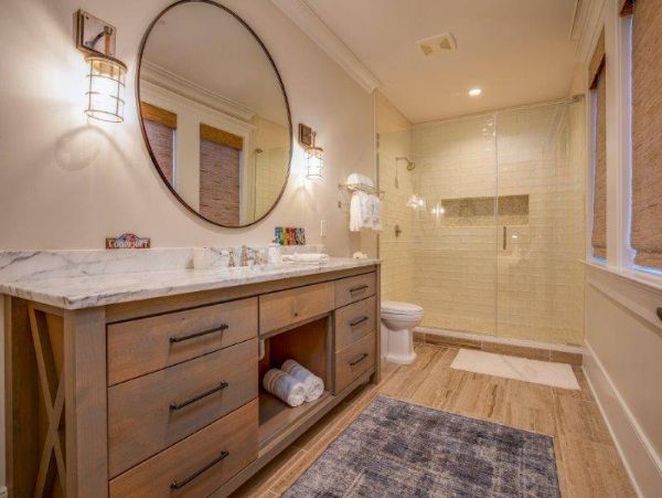 Luxury 5 Bedroom Vacation Getaway Short Walk to Beach