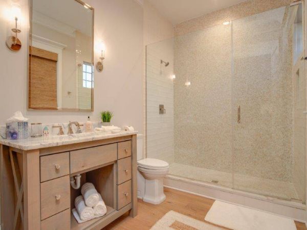 Luxury 5 Bedroom Vacation Getaway Short Walk to Beach