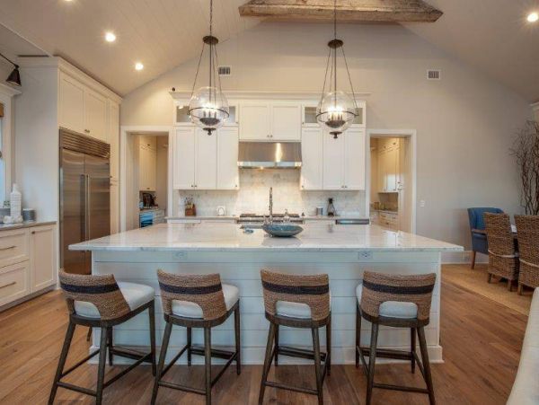 Luxury 5 Bedroom Vacation Getaway Short Walk to Beach