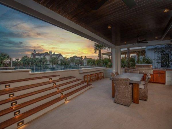 Luxury 5 Bedroom Vacation Getaway Short Walk to Beach