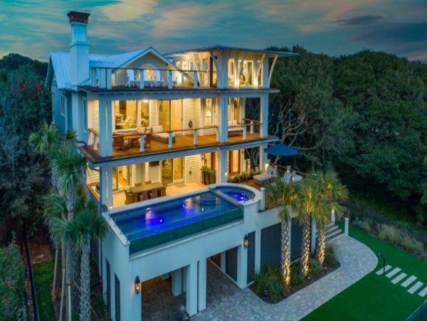 Luxury 5 Bedroom Vacation Getaway Short Walk to Beach
