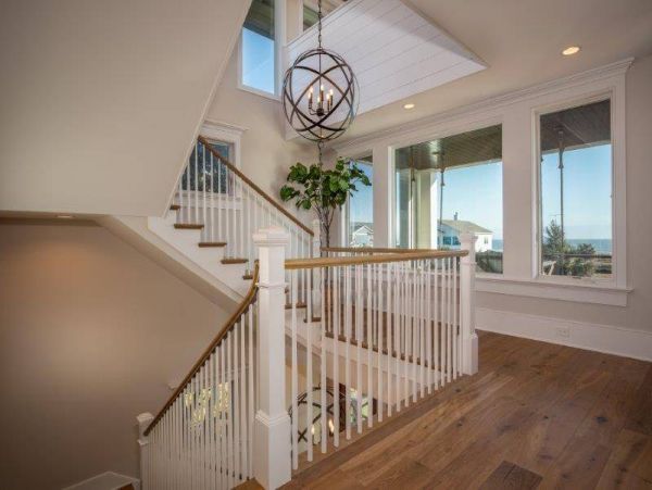 Luxury 5 Bedroom Vacation Getaway Short Walk to Beach