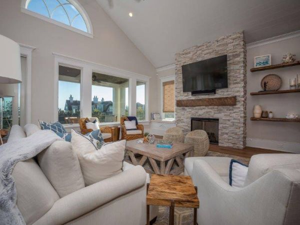 Luxury 5 Bedroom Vacation Getaway Short Walk to Beach