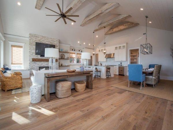 Luxury 5 Bedroom Vacation Getaway Short Walk to Beach