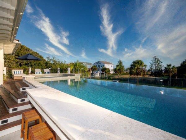 Luxury 5 Bedroom Vacation Getaway Short Walk to Beach