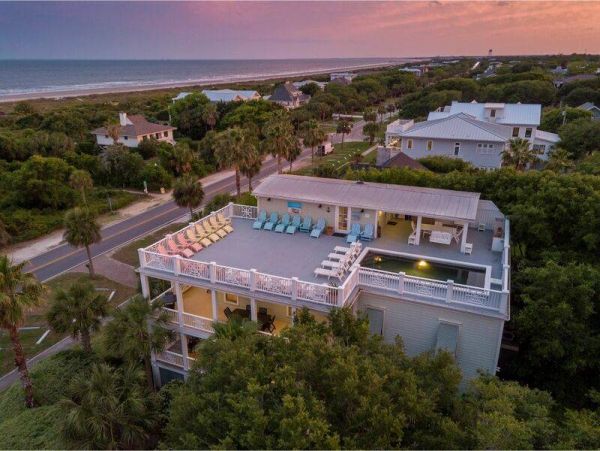 9 Bedroom Beach Home With Rooftop Pool!