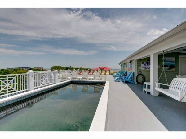 9 Bedroom Beach Home With Rooftop Pool!