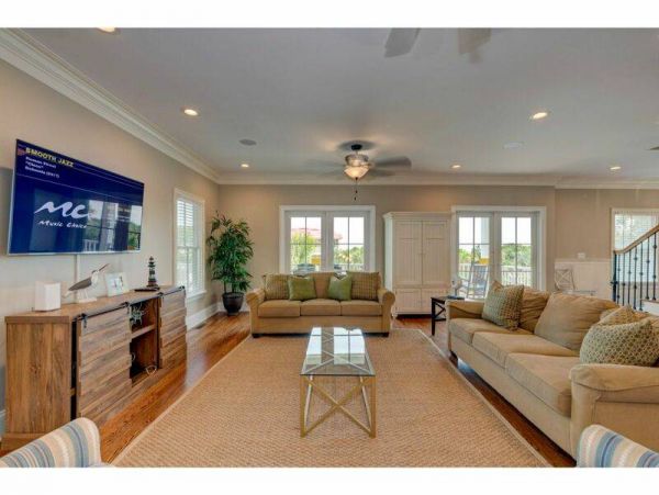9 Bedroom Beach Home With Rooftop Pool!