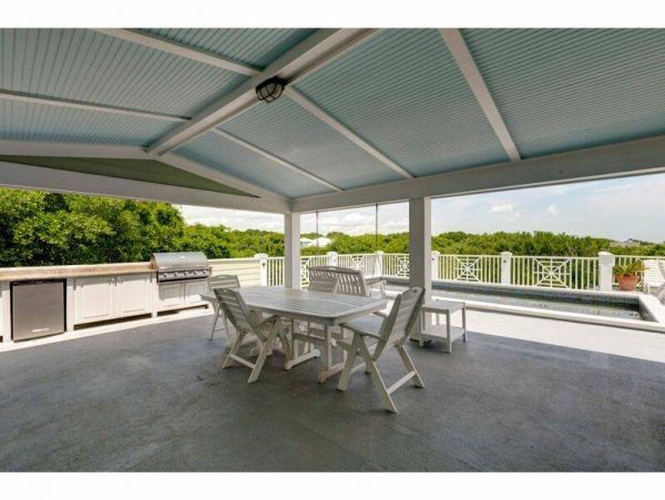 9 Bedroom Beach Home With Rooftop Pool!