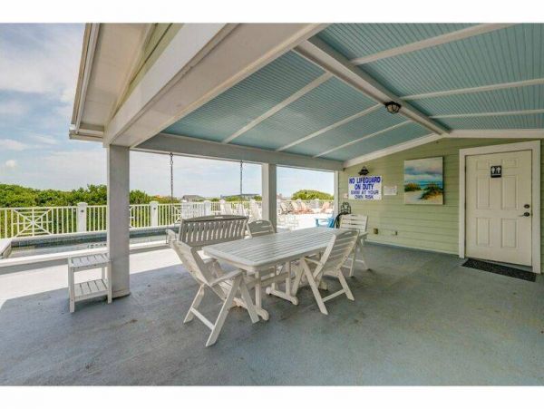 9 Bedroom Beach Home With Rooftop Pool!