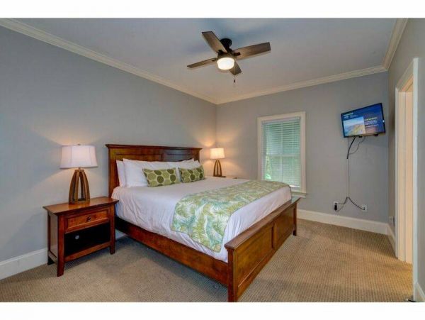 9 Bedroom Beach Home With Rooftop Pool!