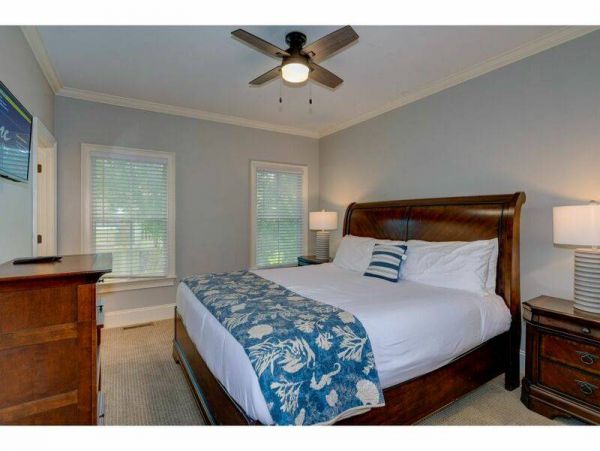 9 Bedroom Beach Home With Rooftop Pool!