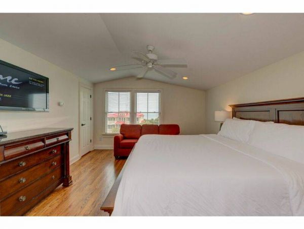 9 Bedroom Beach Home With Rooftop Pool!