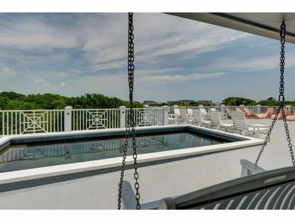 9 Bedroom Beach Home With Rooftop Pool!