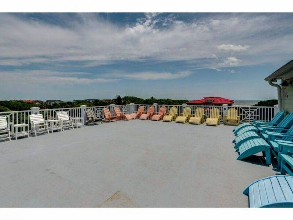 9 Bedroom Beach Home With Rooftop Pool!