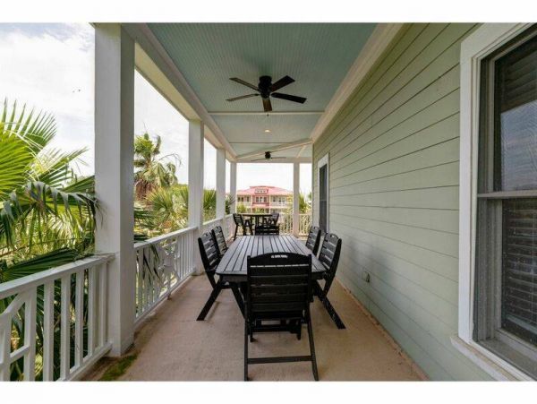 9 Bedroom Beach Home With Rooftop Pool!