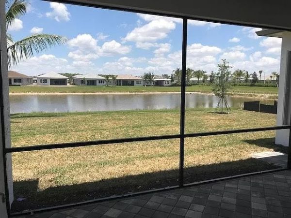 Naples Home 1019795