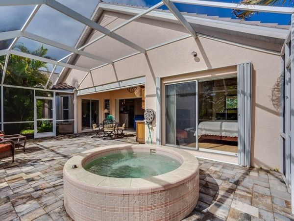 Naples Home 1019800
