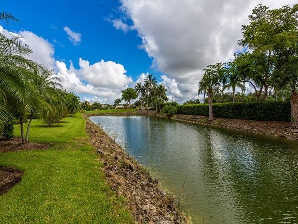 Naples Home 1019800