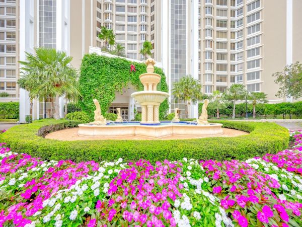 Elegant Gulf-View Condo in Naples with Stunning Views